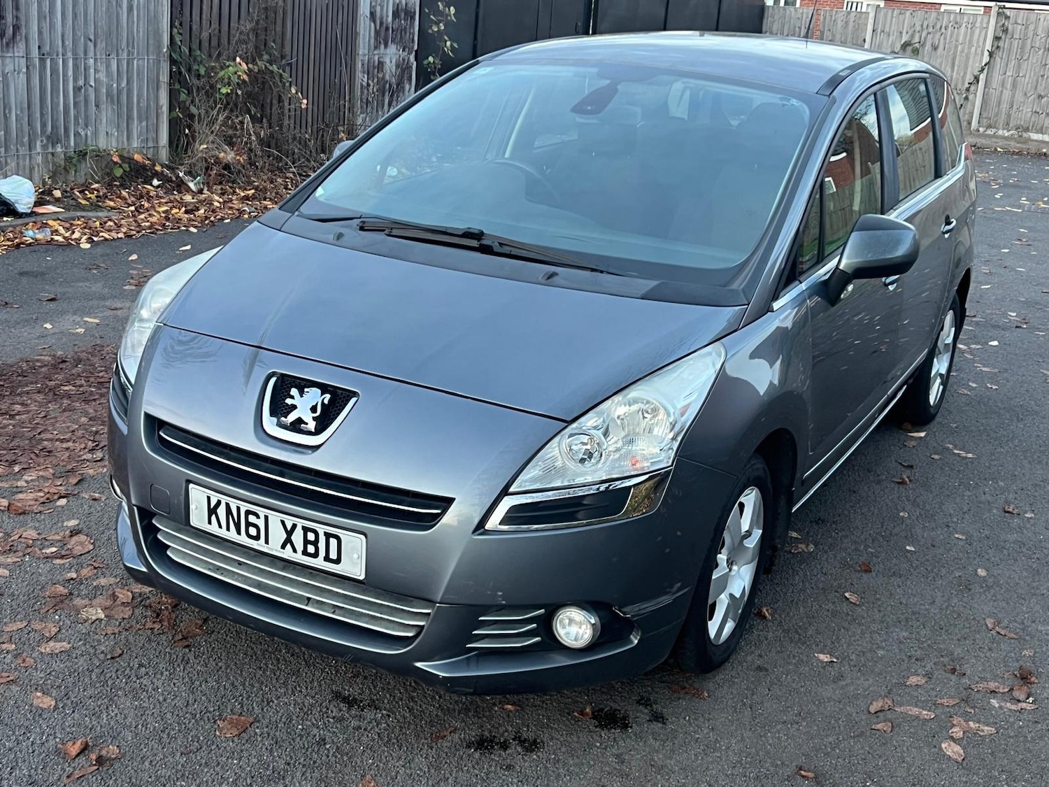 Used Peugeot 5008 2011 for sale - 76389433: Photo 8