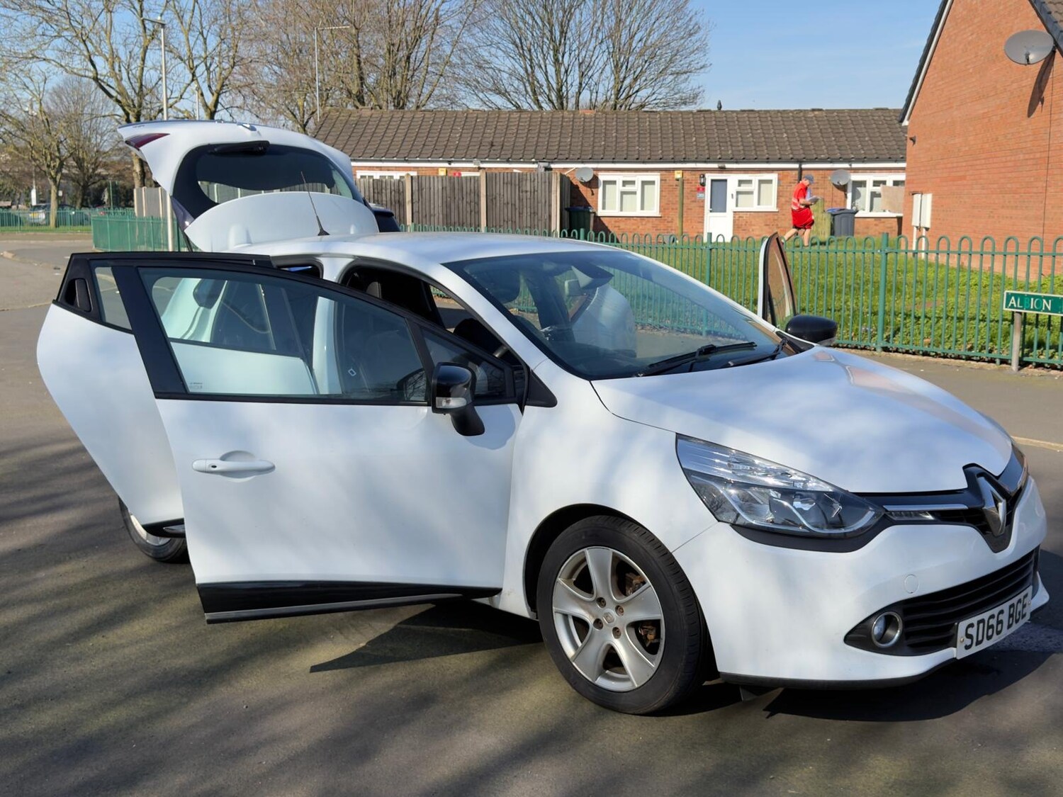 Used Renault Clio 2016 for sale - 77942187: Photo 29