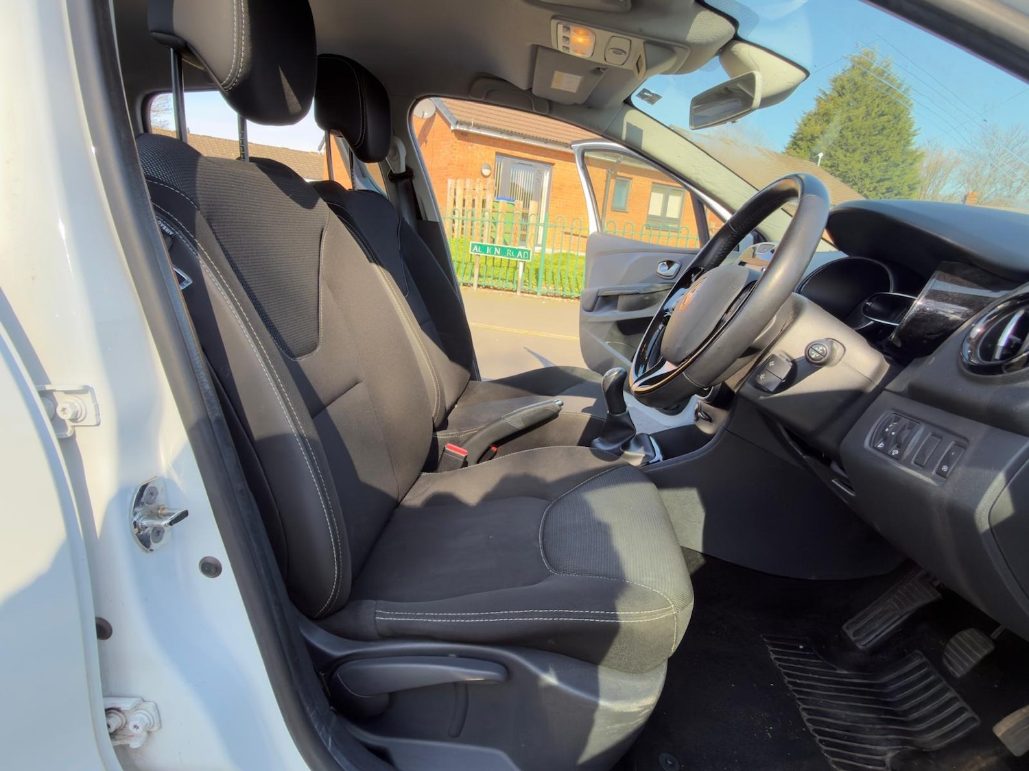 Used Renault Clio 2016 for sale - 77942187: Photo 30