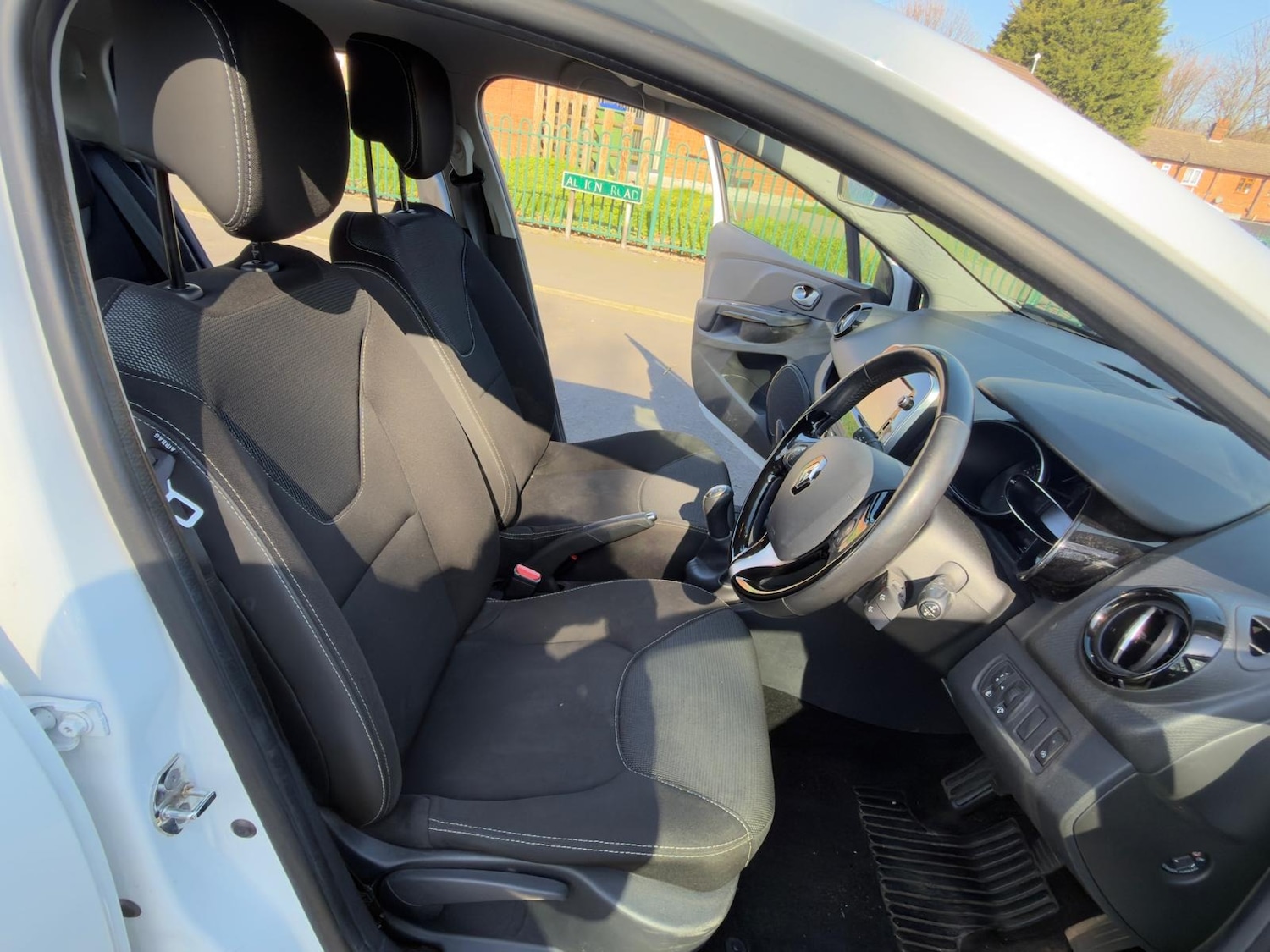 Used Renault Clio 2016 for sale - 77942187: Photo 33