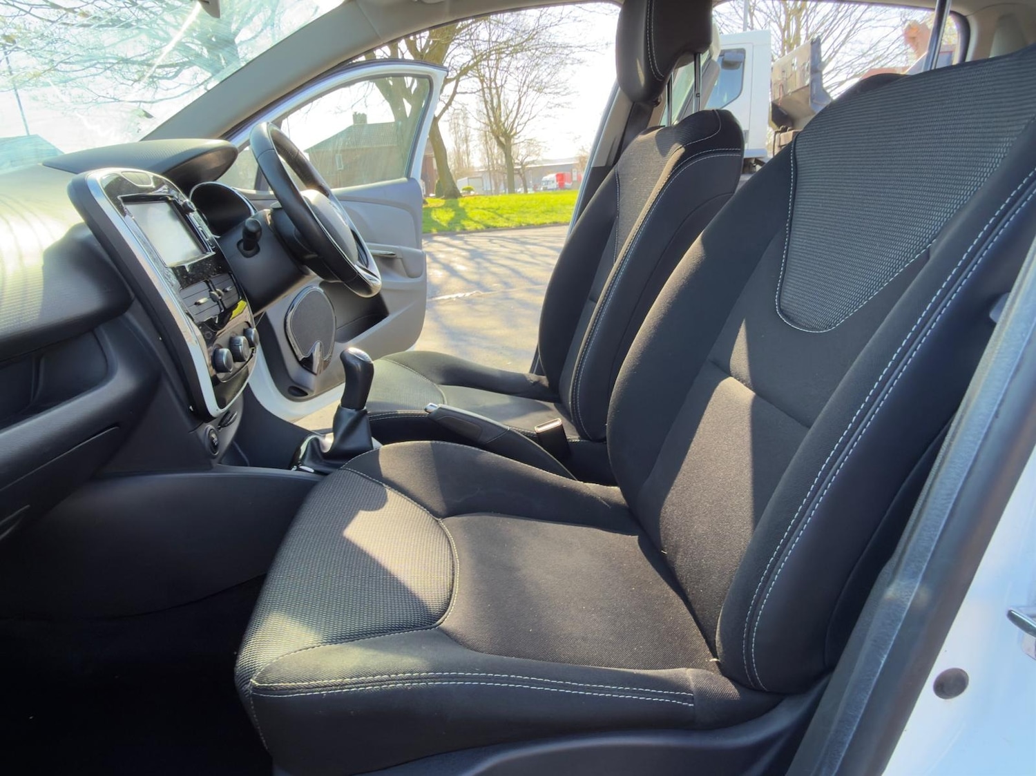 Used Renault Clio 2016 for sale - 77942187: Photo 38