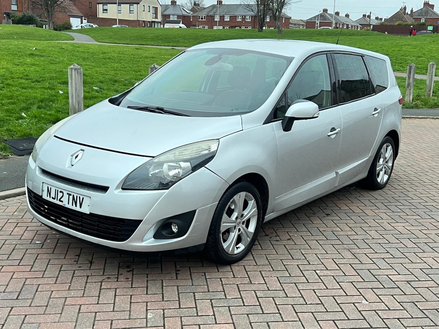 Used Renault Grand Scenic 2012 for sale - 77067521: Photo 2