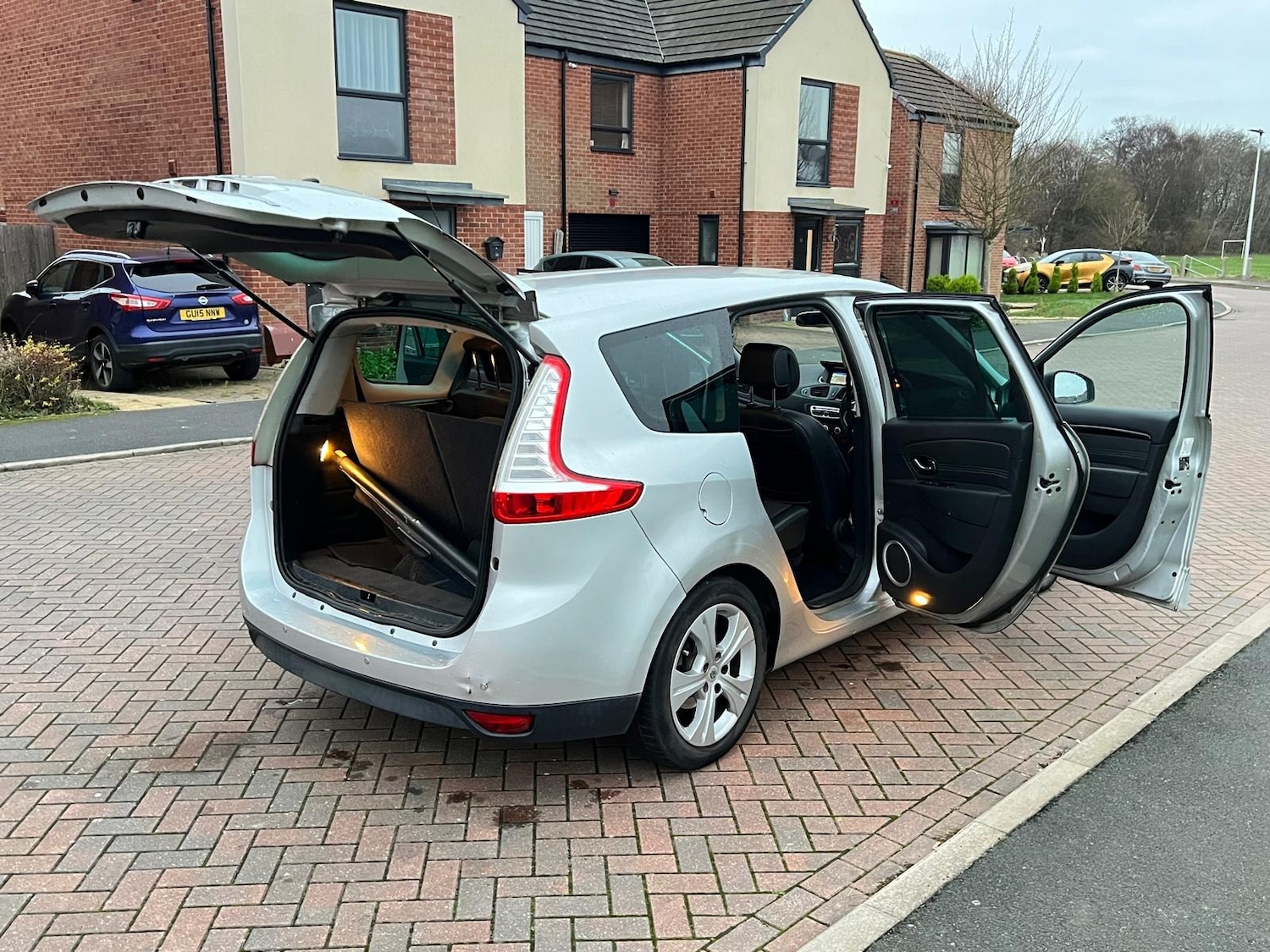 Used Renault Grand Scenic 2012 for sale - 77067521: Photo 8