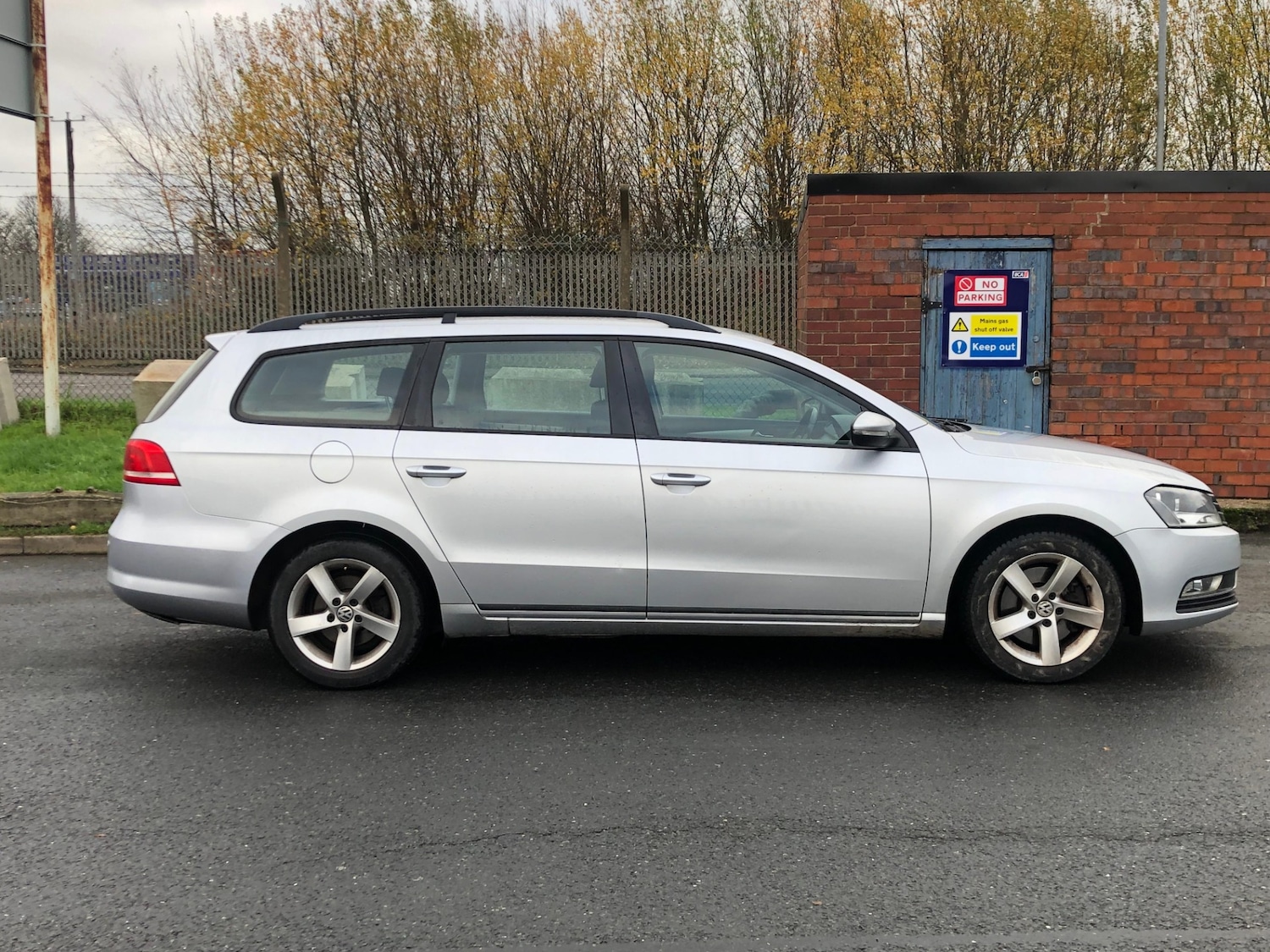 Used Volkswagen Passat 2011 for sale - 76914013: Photo 2