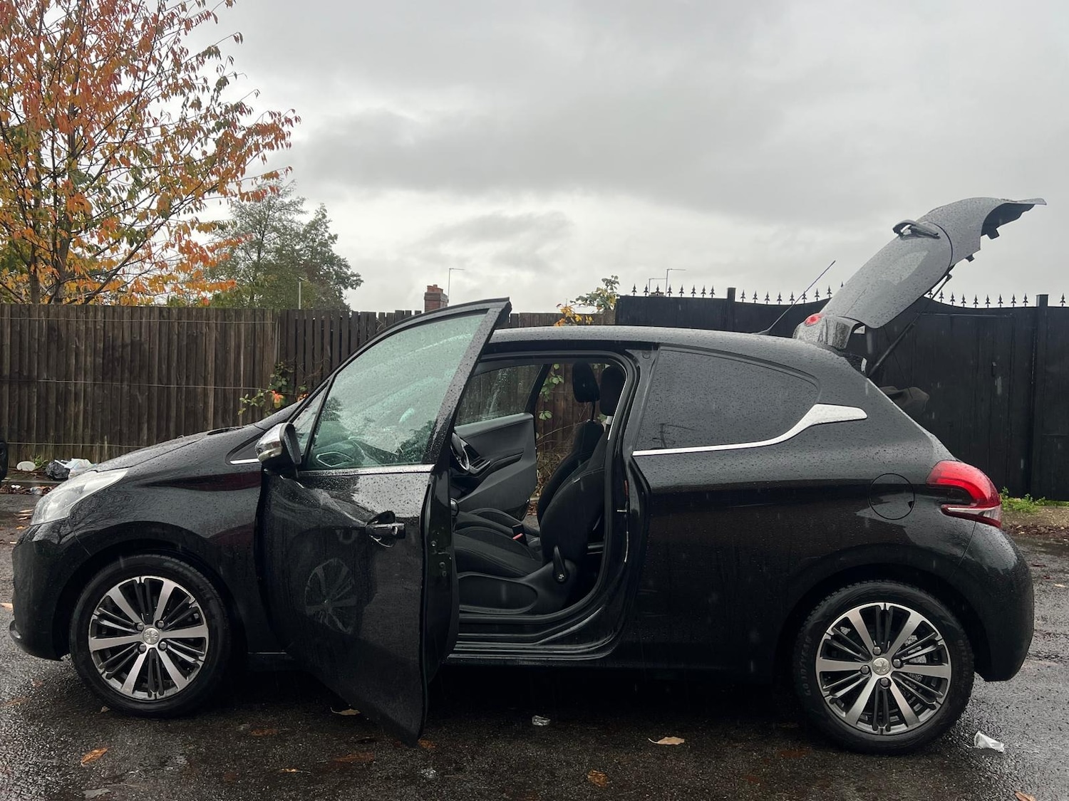 Used Peugeot 208 2016 for sale - 76458180: Photo 21