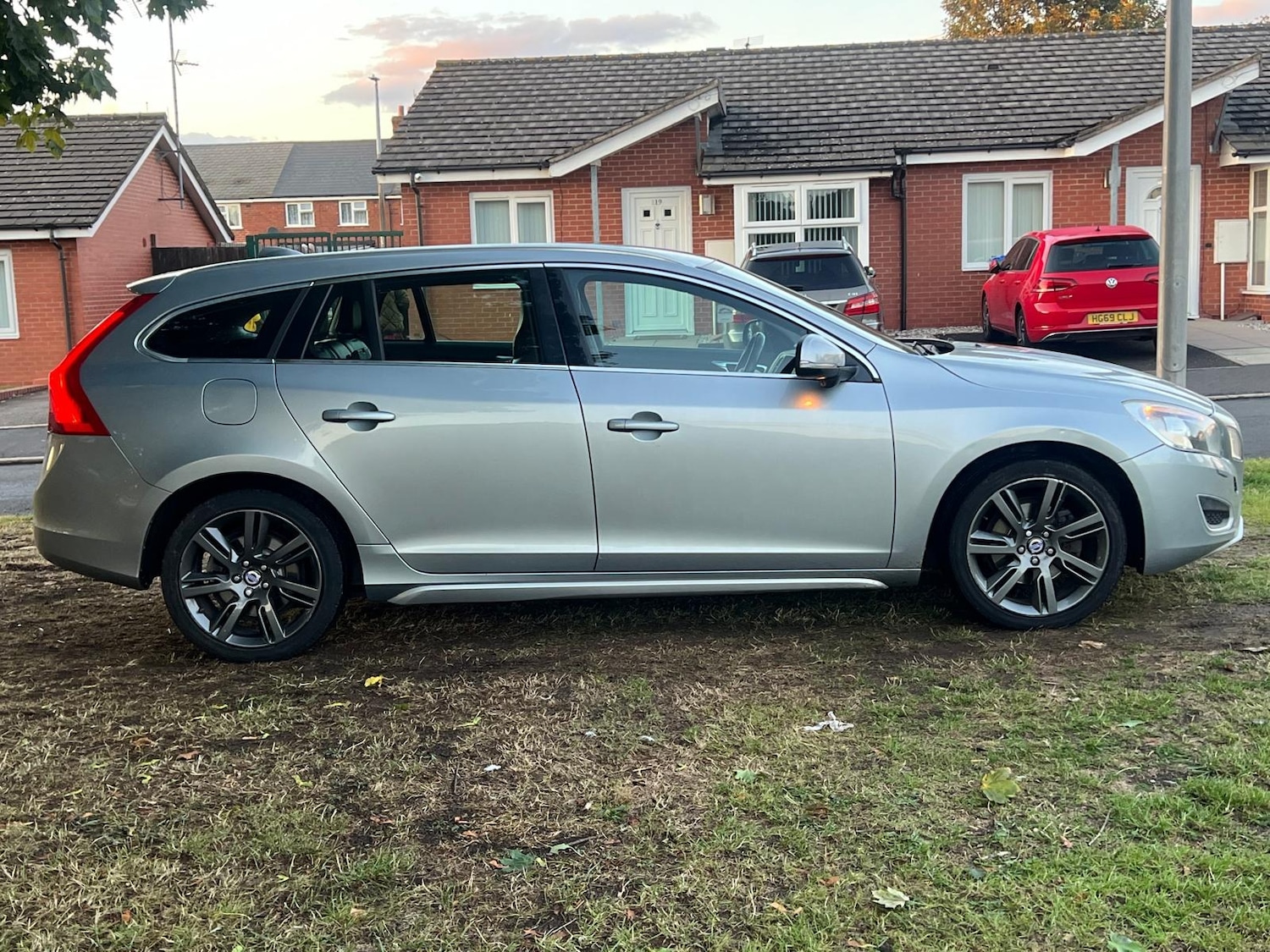 Used Volvo V60 2010 for sale - 76167586: Photo 2