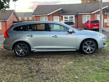 Used Volvo V60 2010 for sale - 76167586: Photo 2
