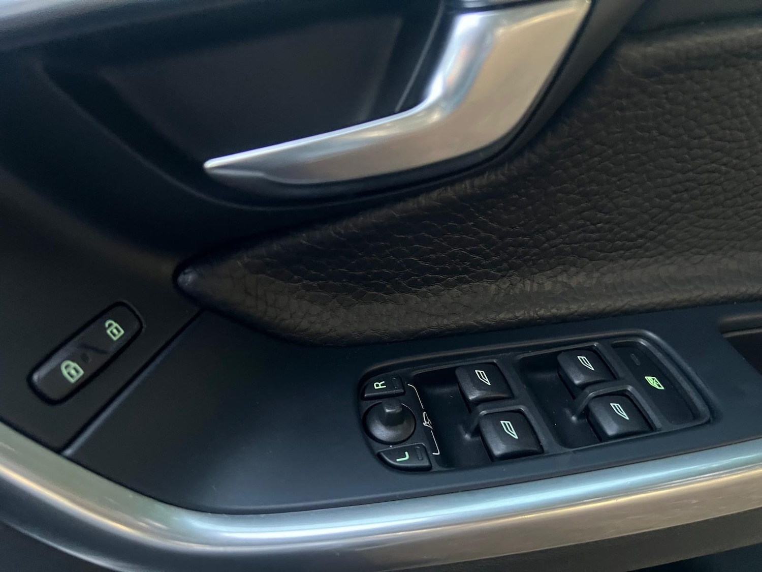 Used Volvo V60 2010 for sale - 76167586: Photo 41