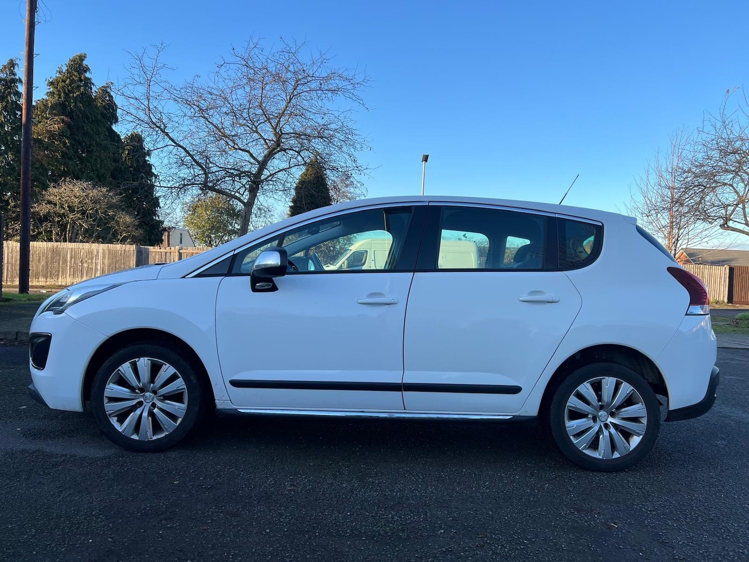 Used Peugeot 3008 2015 for sale - 76772310: Photo 2