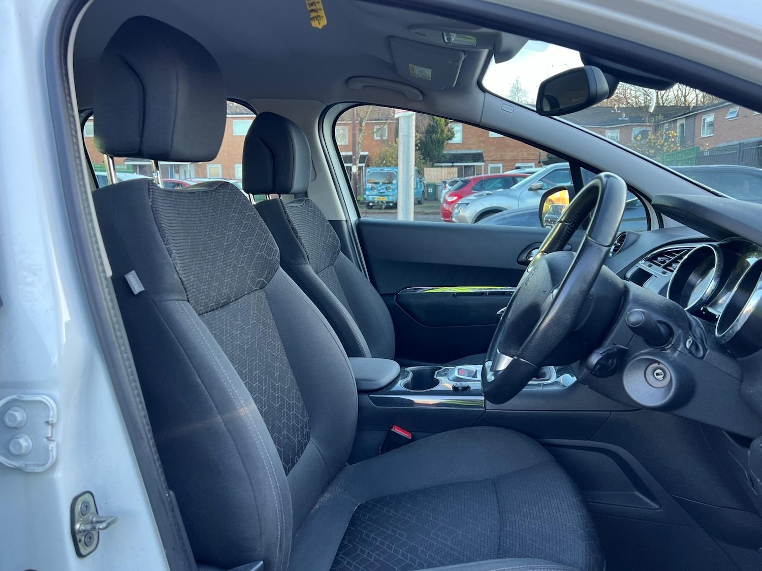 Used Peugeot 3008 2015 for sale - 76772310: Photo 5