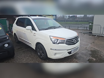 Used Ssangyong Turismo 2015 for sale - 77551524: Photo