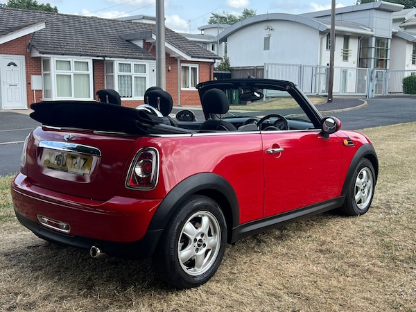 Used MINI Convertible 2011 for sale - 76168077: Photo 10