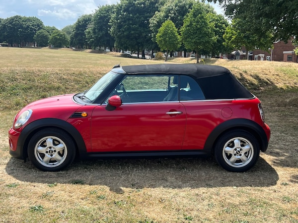Used MINI Convertible 2011 for sale - 76168077: Photo 24
