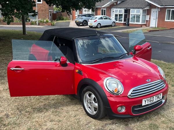 Used MINI Convertible 2011 for sale - 76168077: Photo 2