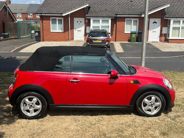 Used MINI Convertible 2011 for sale - 76168077: Photo 32