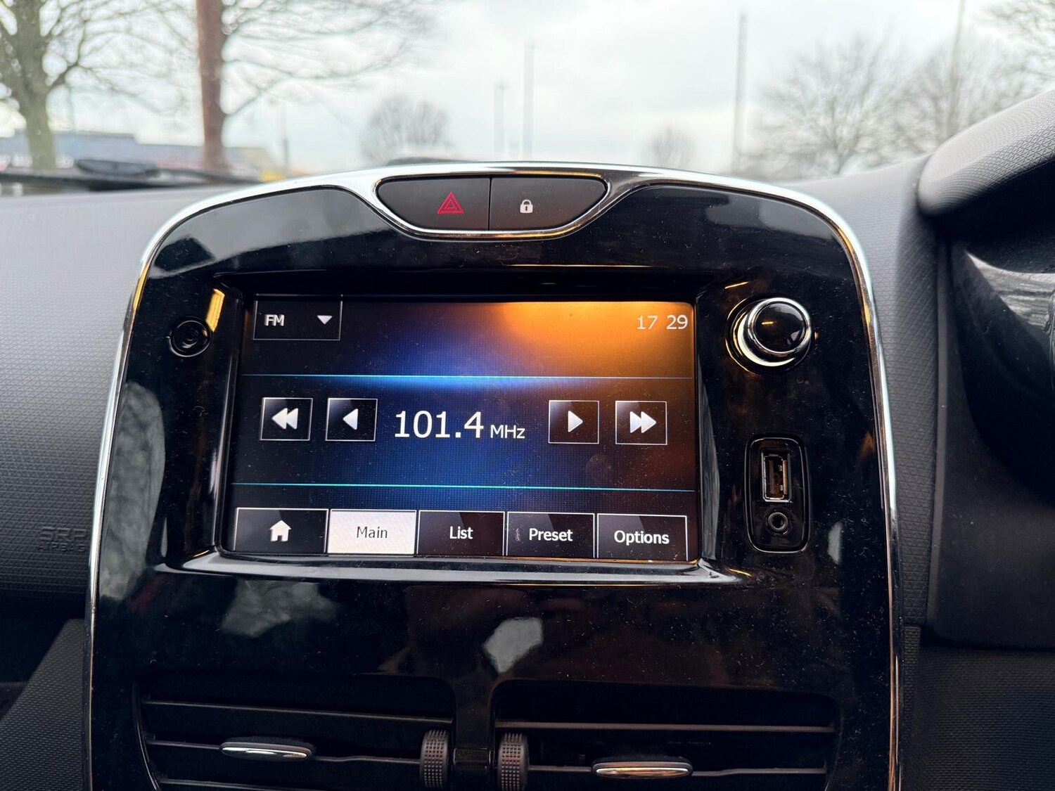 Used Renault Clio 2013 for sale - 77855598: Photo 42