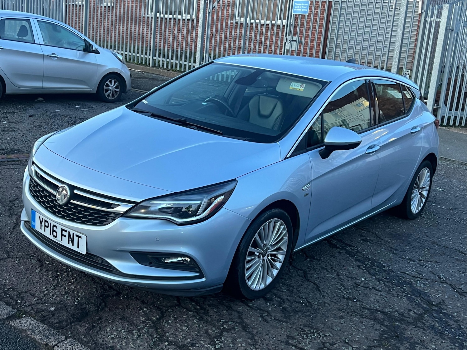 Used Vauxhall Astra 2016 for sale - 76772309: Photo 1