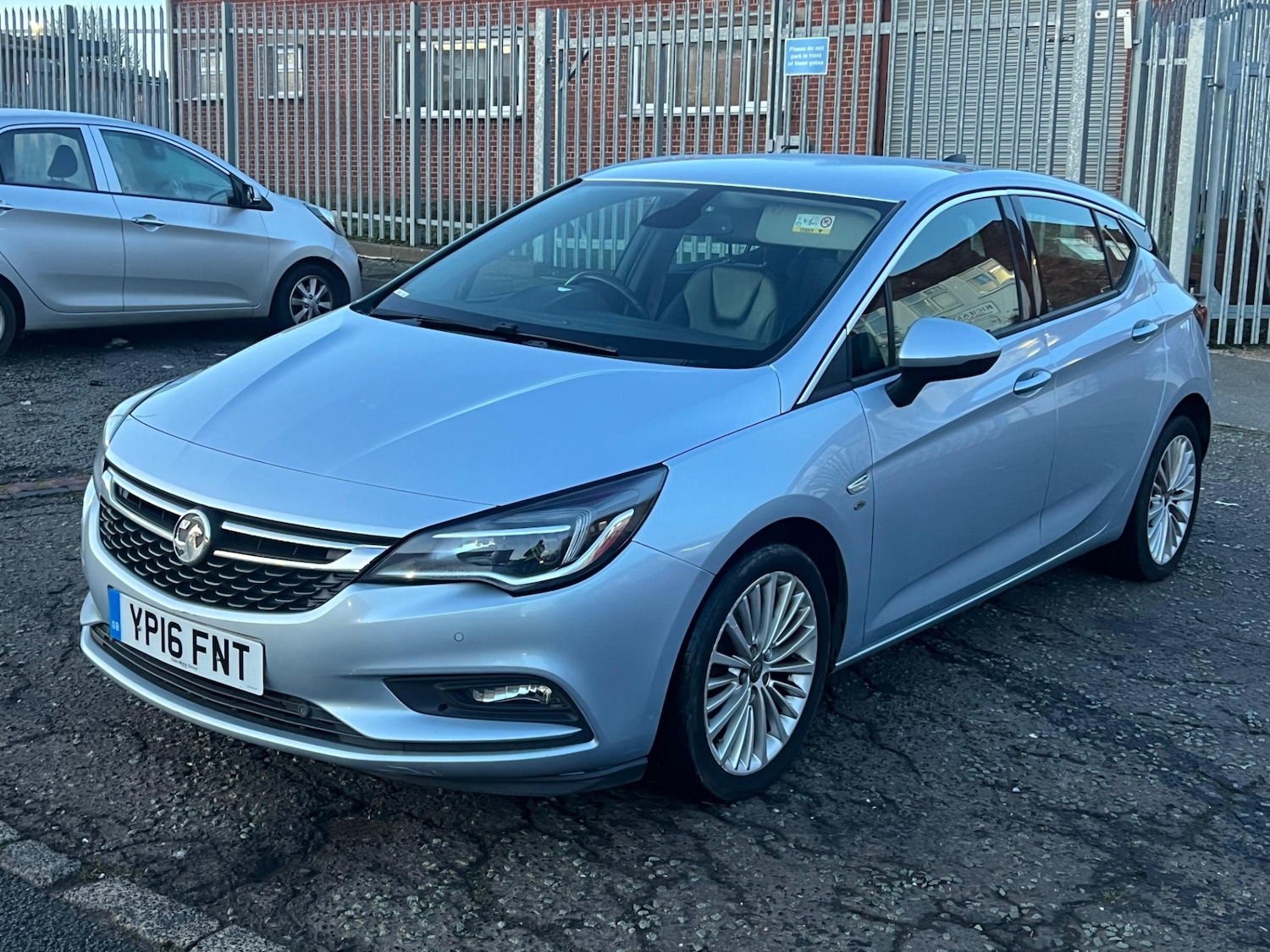 Used Vauxhall Astra 2016 for sale - 76772309: Photo 4