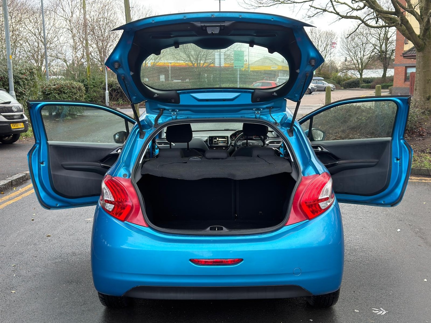 Used Peugeot 208 2012 for sale - 77254412: Photo 10