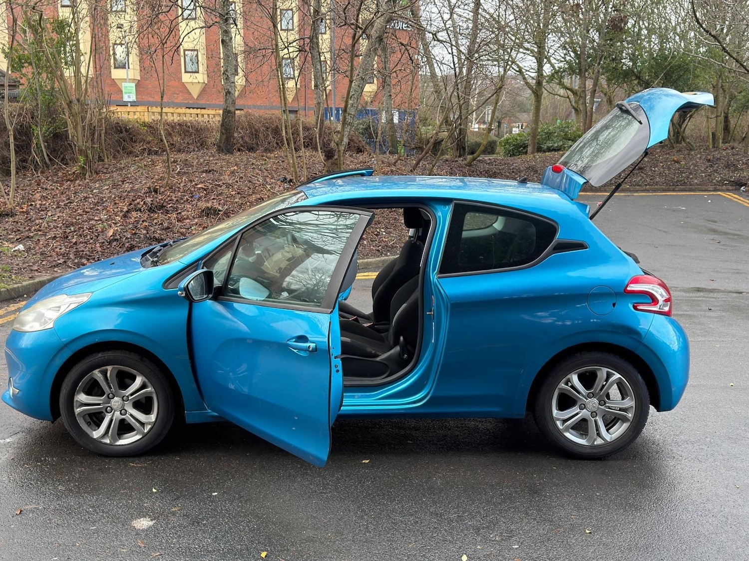 Used Peugeot 208 2012 for sale - 77254412: Photo 14