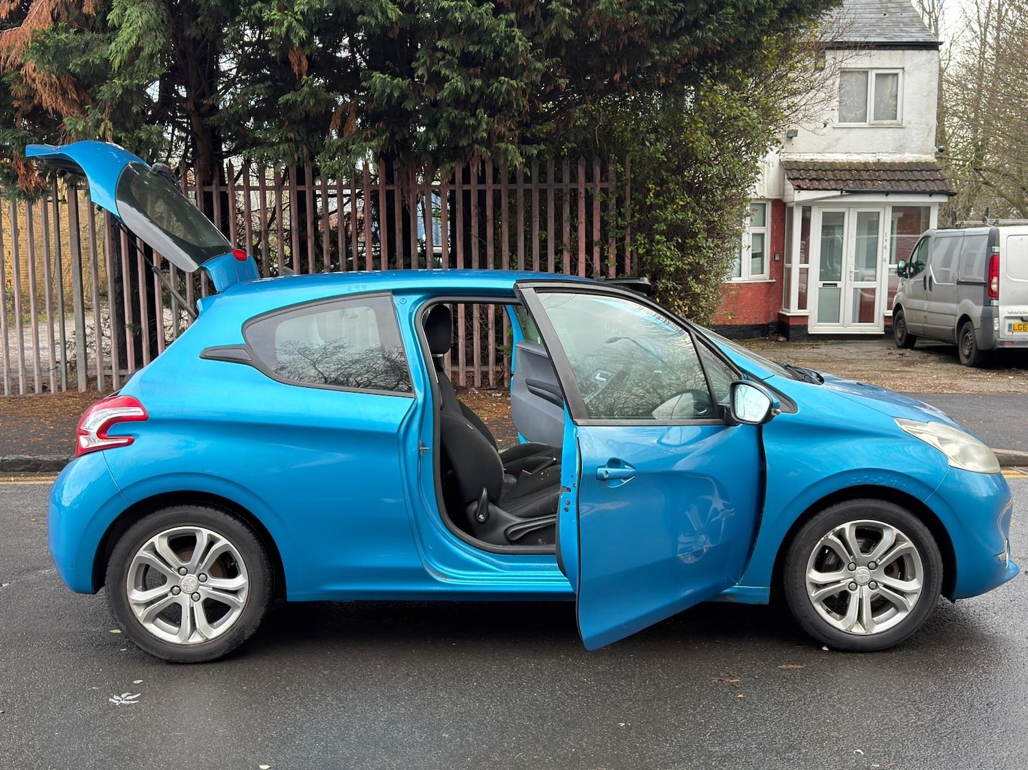 Used Peugeot 208 2012 for sale - 77254412: Photo 17