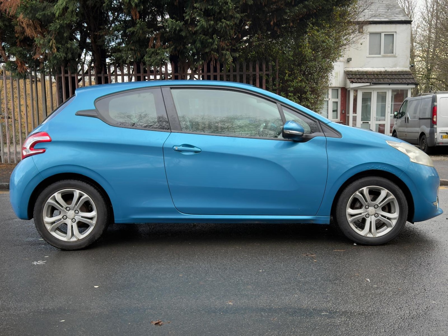 Used Peugeot 208 2012 for sale - 77254412: Photo 25