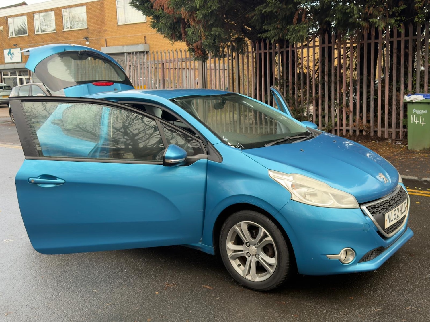 Used Peugeot 208 2012 for sale - 77254412: Photo 28