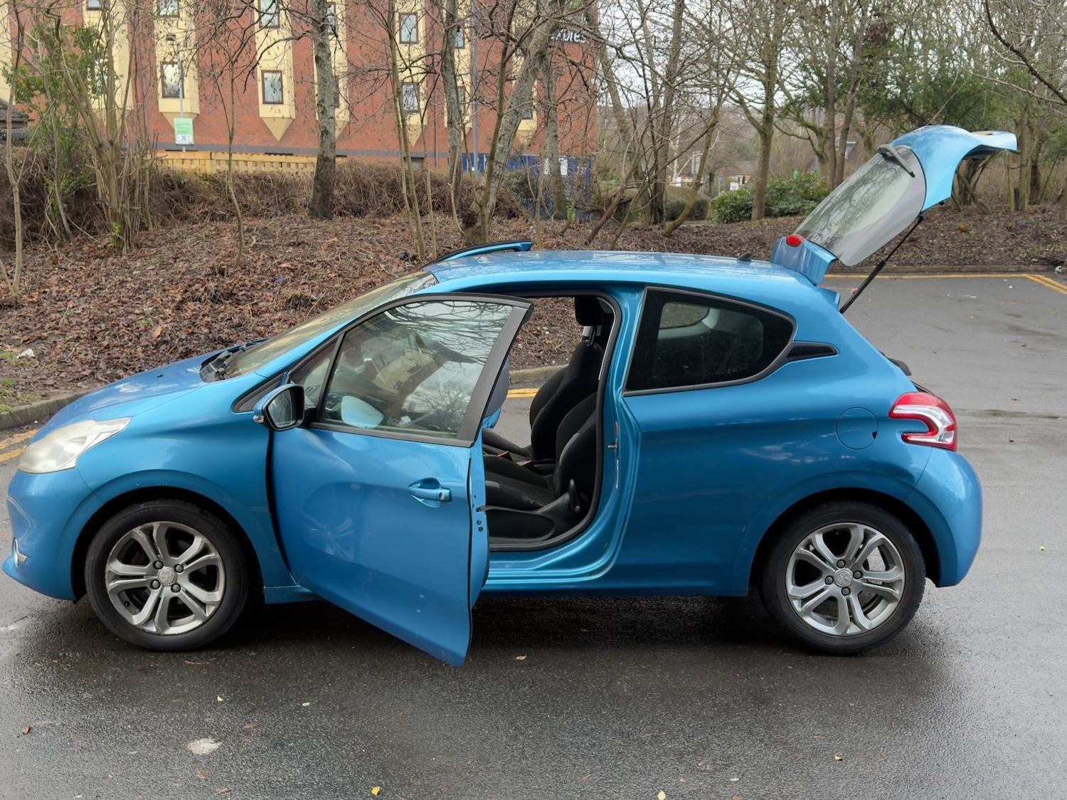 Used Peugeot 208 2012 for sale - 77254412: Photo 32