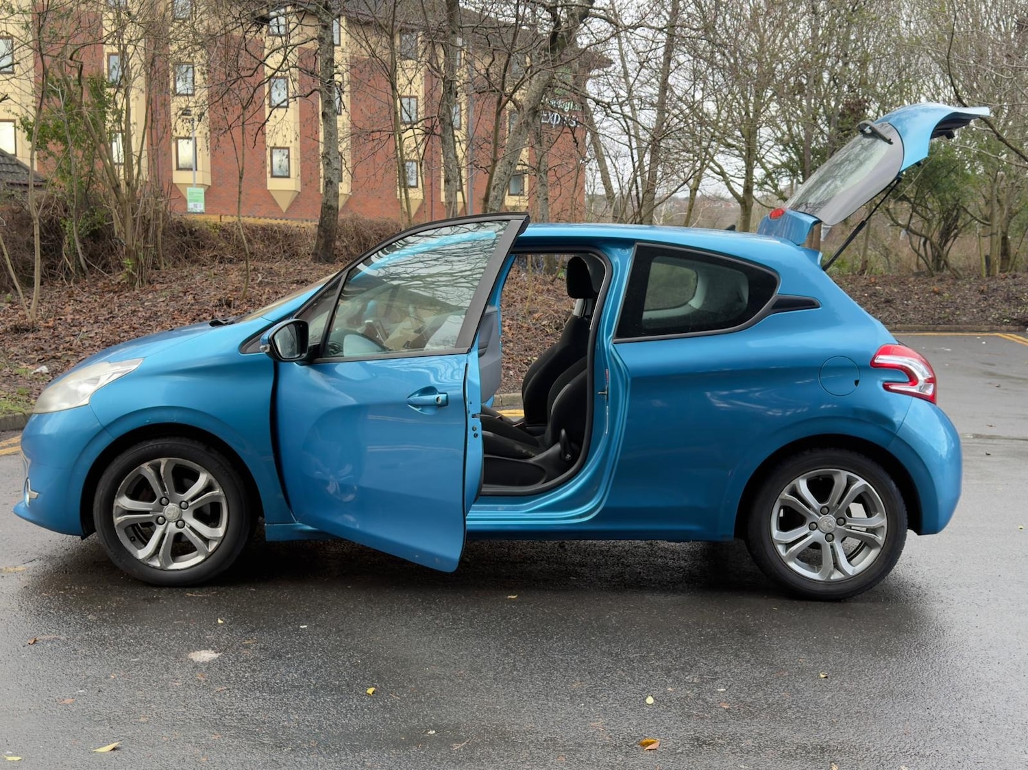 Used Peugeot 208 2012 for sale - 77254412: Photo 35