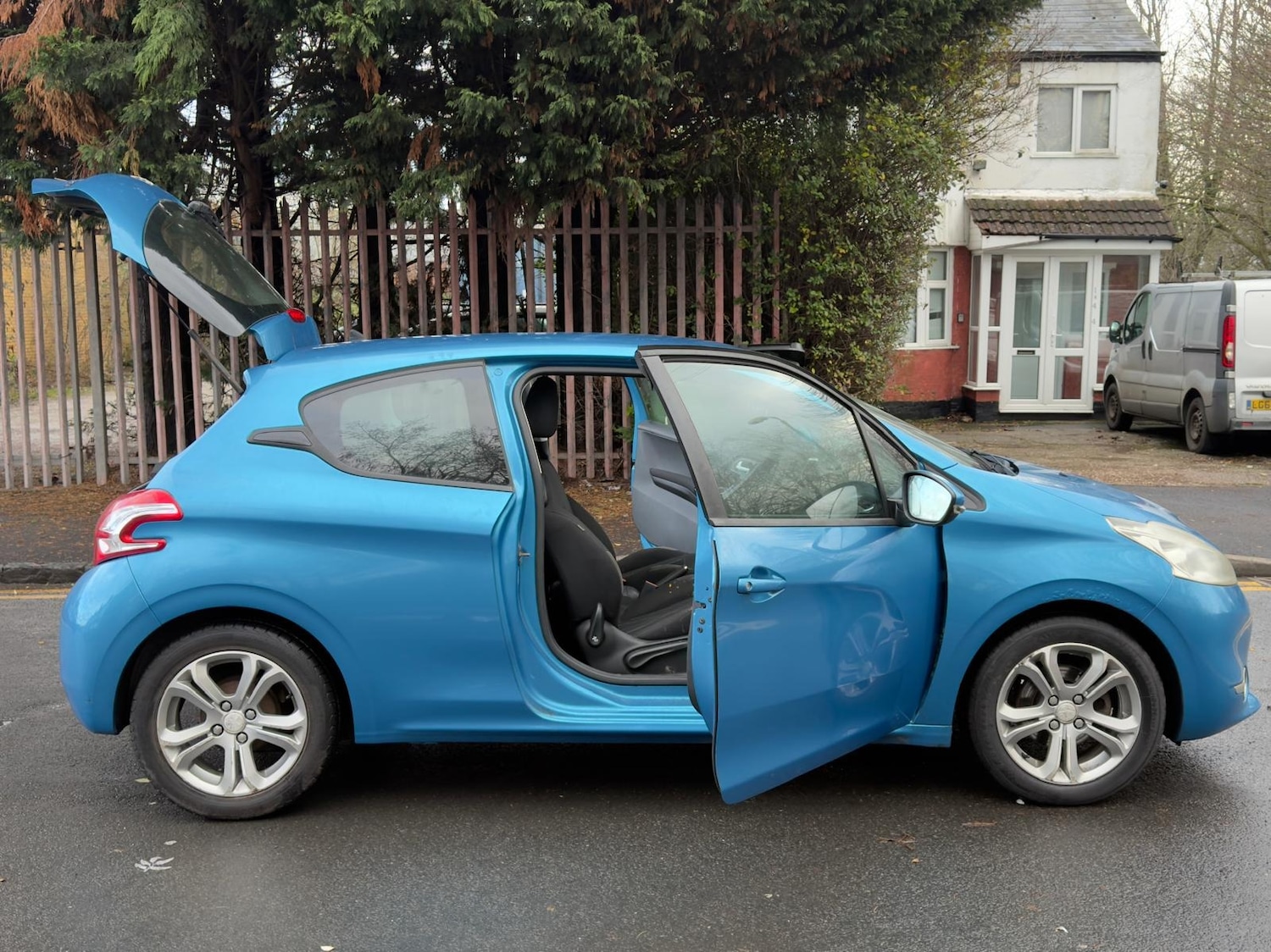 Used Peugeot 208 2012 for sale - 77254412: Photo 44