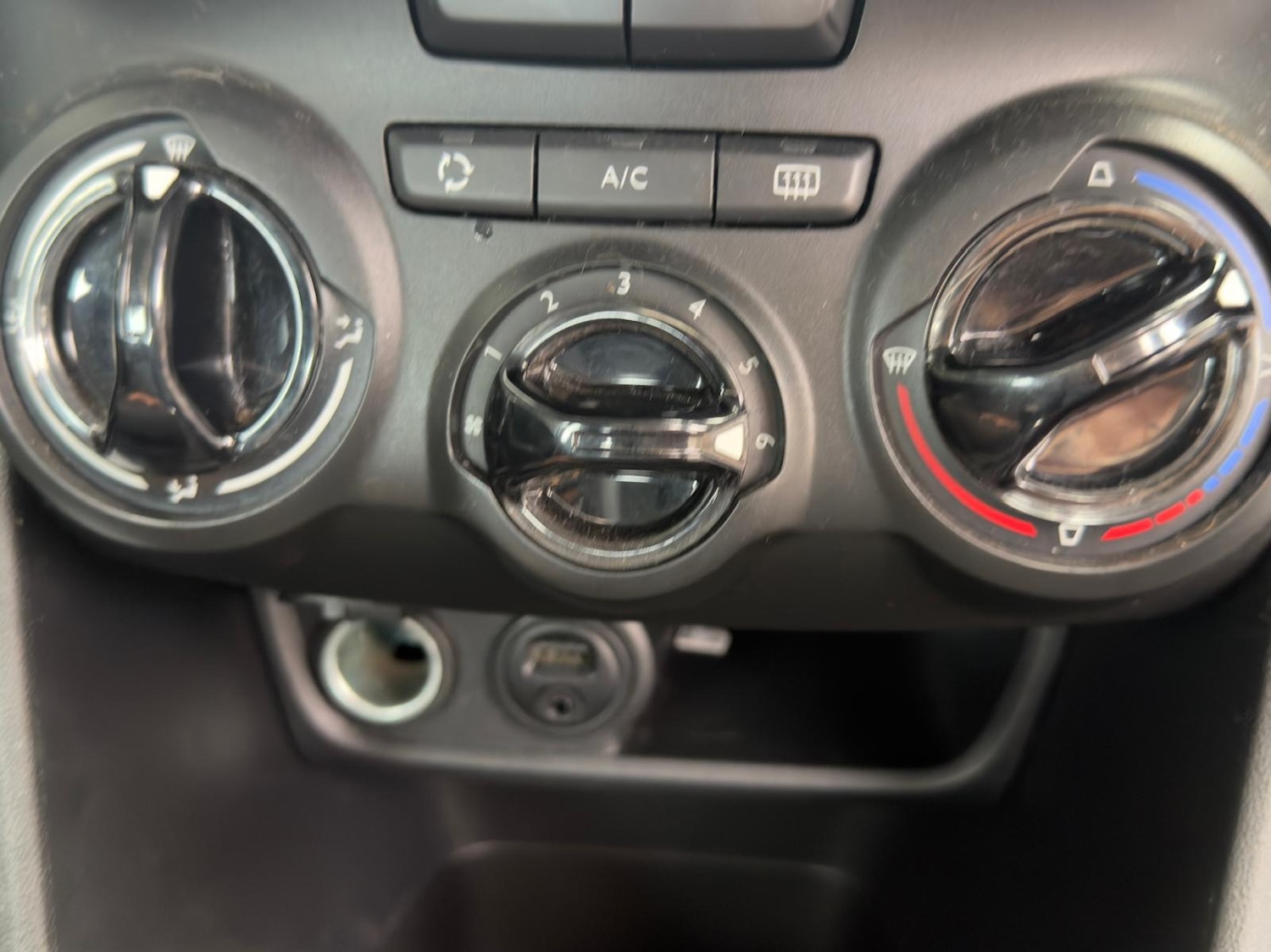 Used Peugeot 208 2012 for sale - 77254412: Photo 48