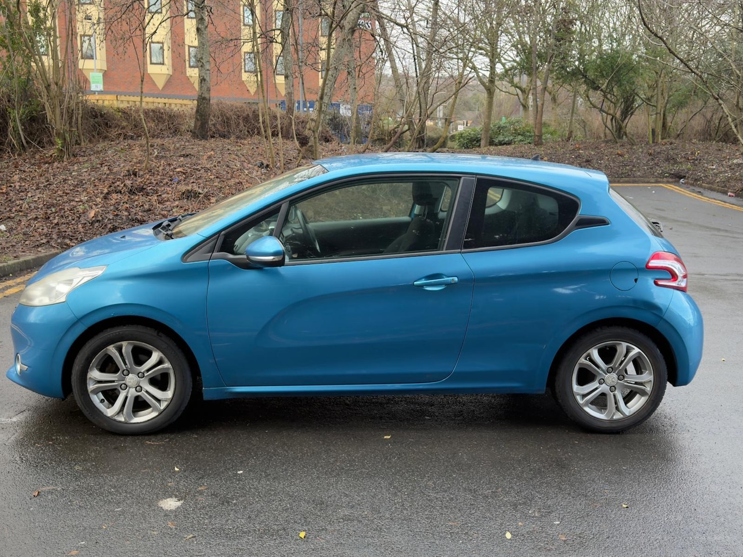 Used Peugeot 208 2012 for sale - 77254412: Photo 6