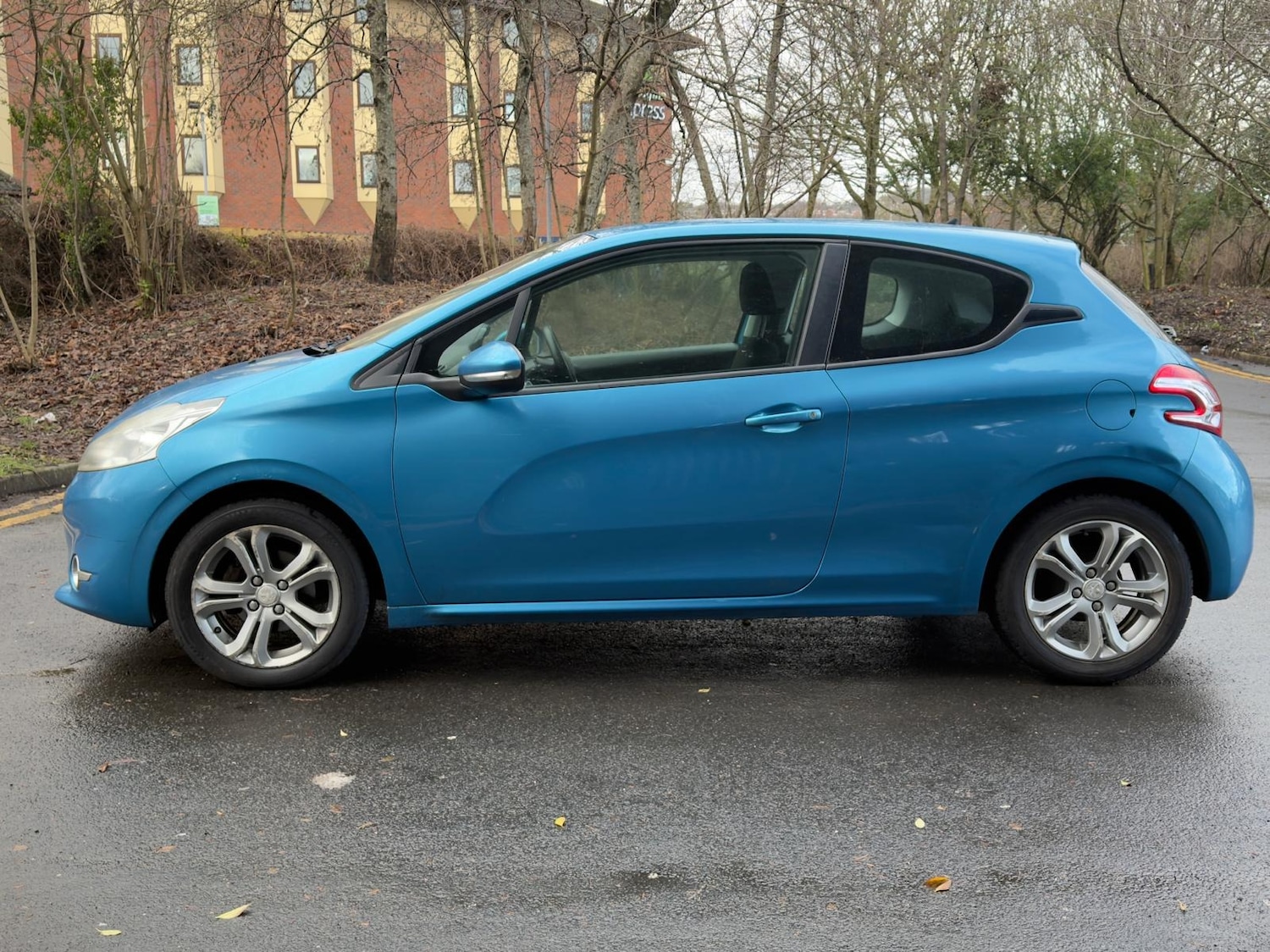 Used Peugeot 208 2012 for sale - 77254412: Photo 7