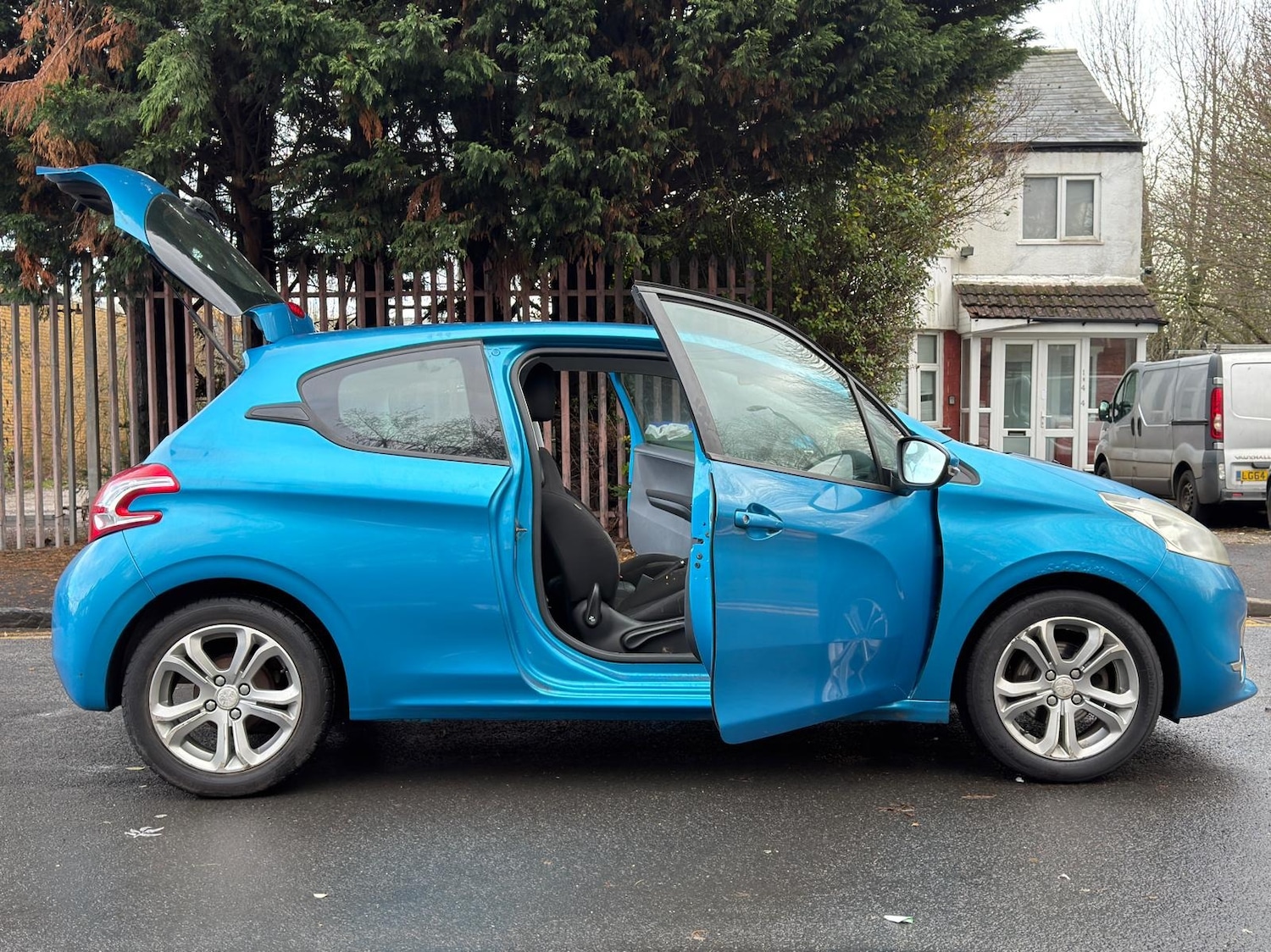 Used Peugeot 208 2012 for sale - 77254412: Photo 9