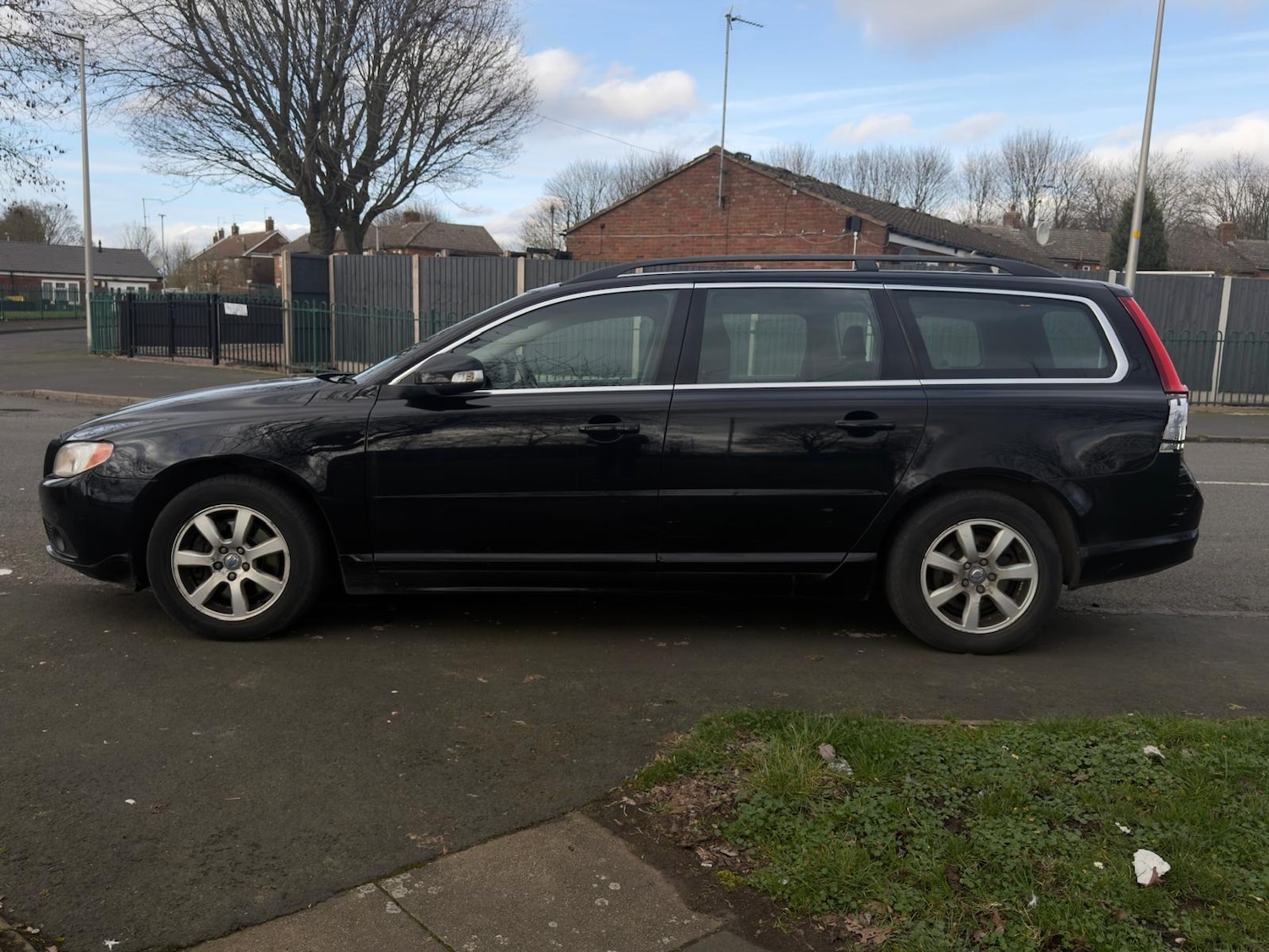 Used Volvo V70 2011 for sale - 77613769: Photo 2