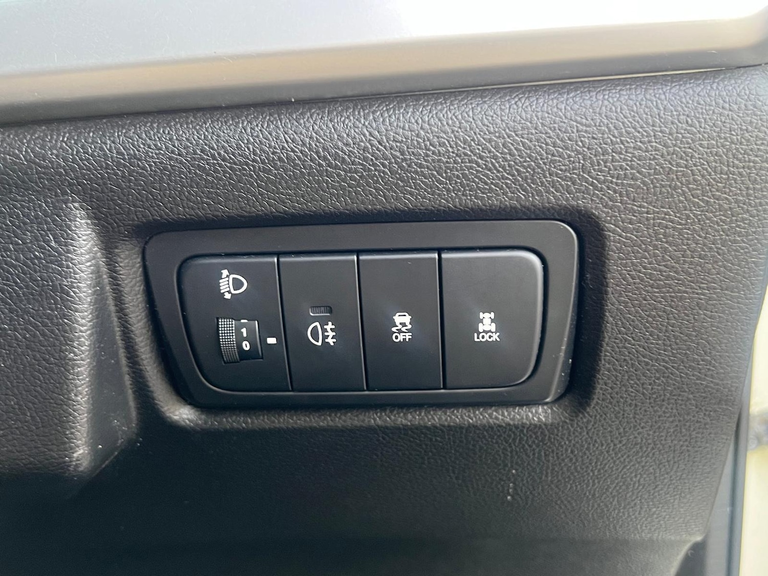 Used Ssangyong Korando 2015 for sale - 76551160: Photo 28