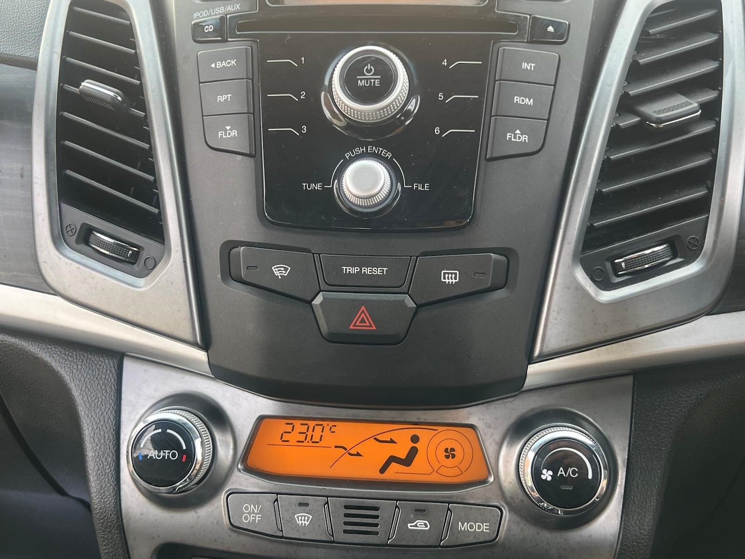 Used Ssangyong Korando 2015 for sale - 76551160: Photo 29