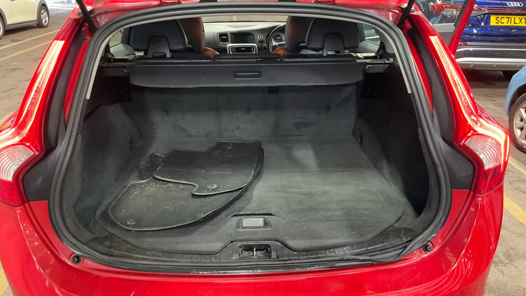 Used Volvo V60 2012 for sale - 76446409: Photo 7