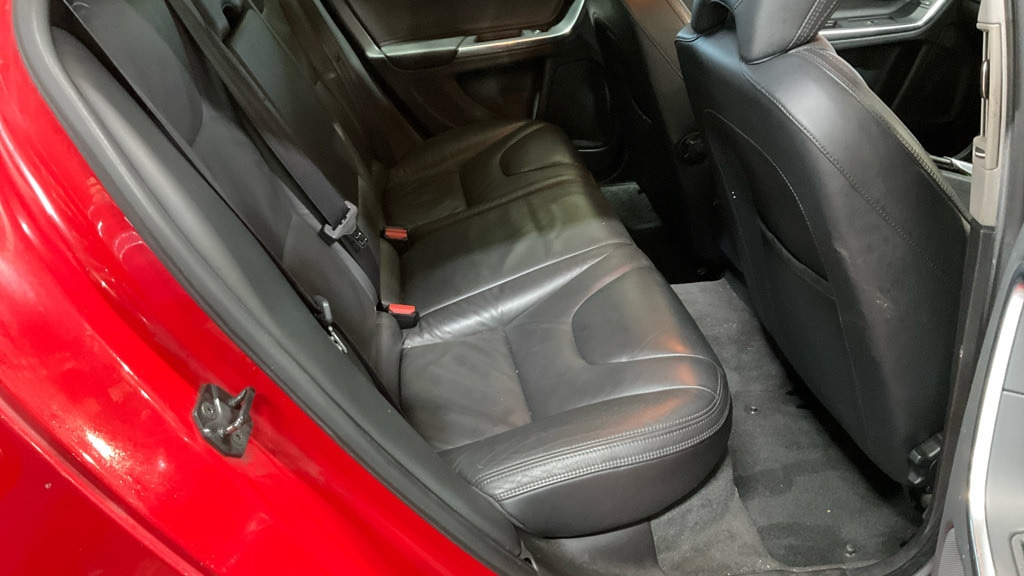 Used Volvo V60 2012 for sale - 76446409: Photo 8