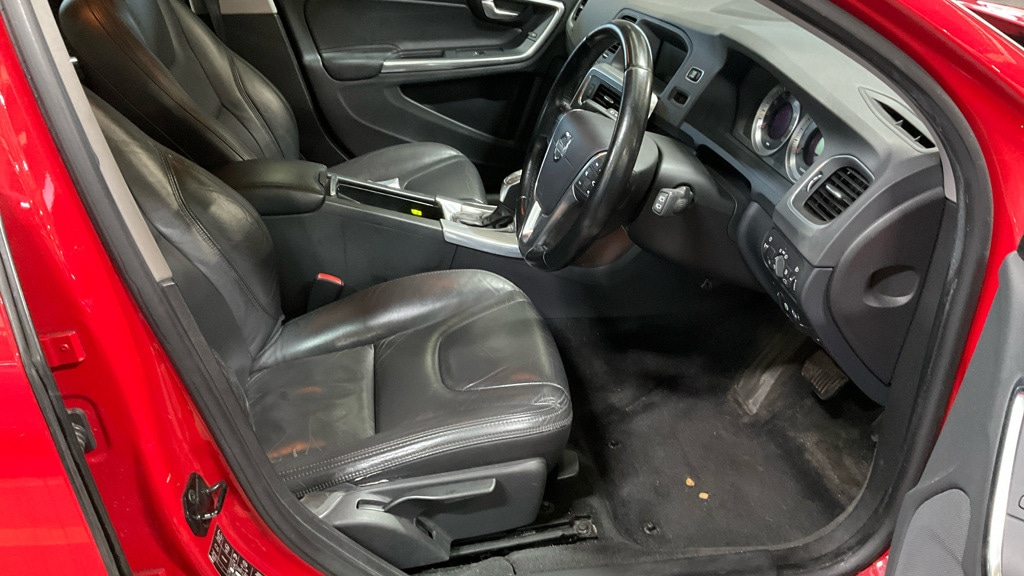 Used Volvo V60 2012 for sale - 76446409: Photo 9