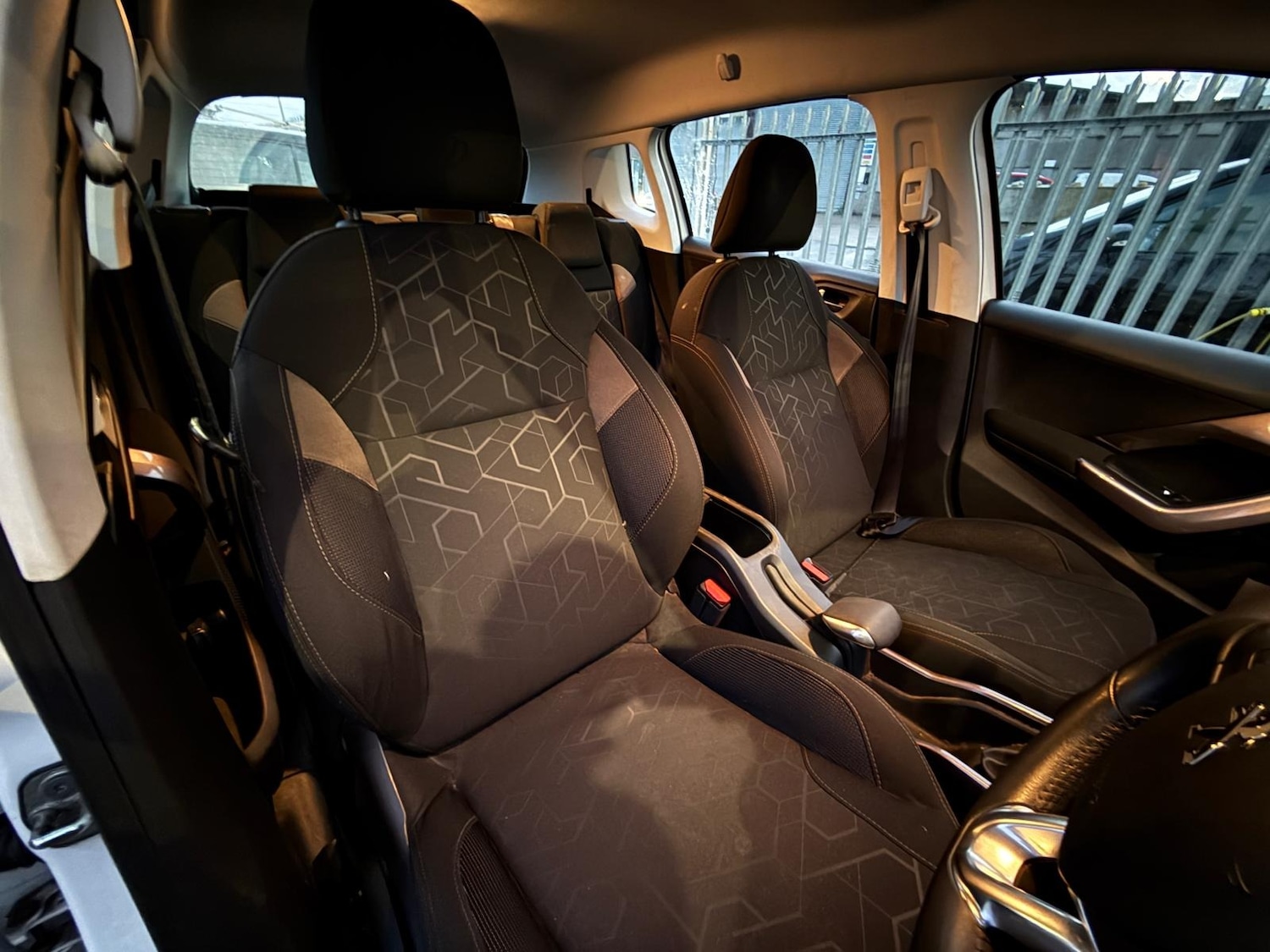 Used Peugeot 2008 2015 for sale - 76802498: Photo 10