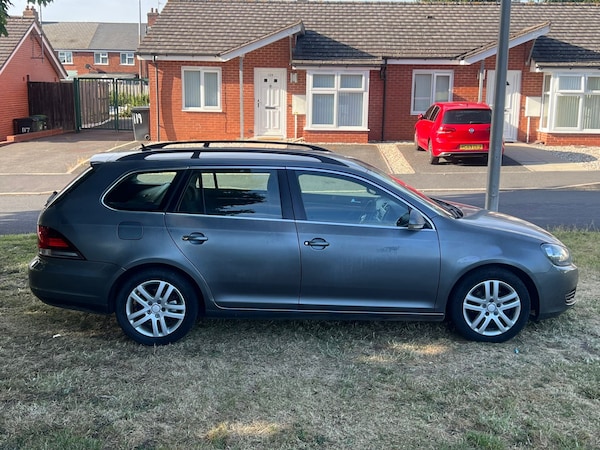 Used Volkswagen Golf 2010 for sale - 76180068: Photo 4