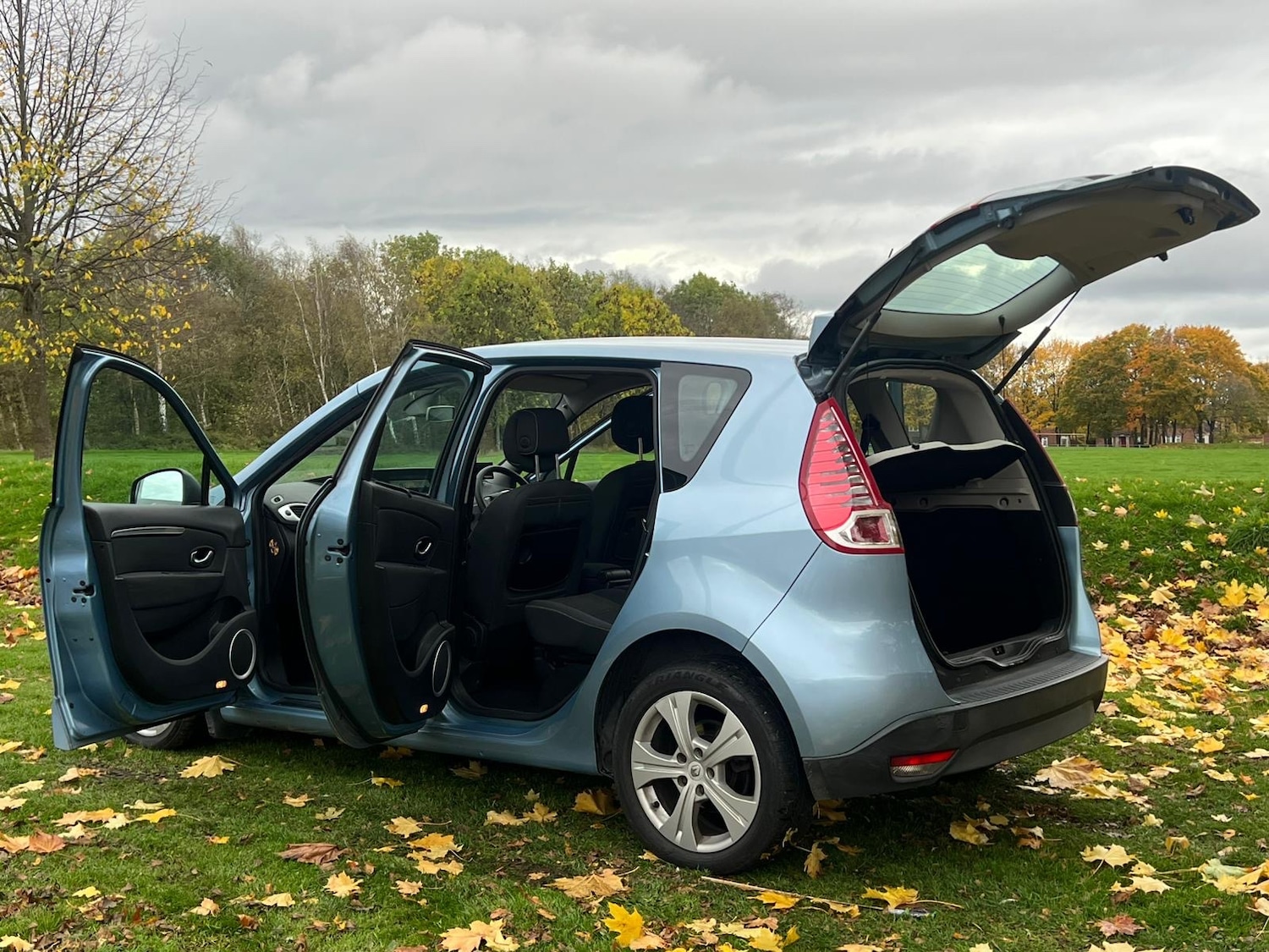 Used Renault Scenic 2010 for sale - 76453128: Photo 33