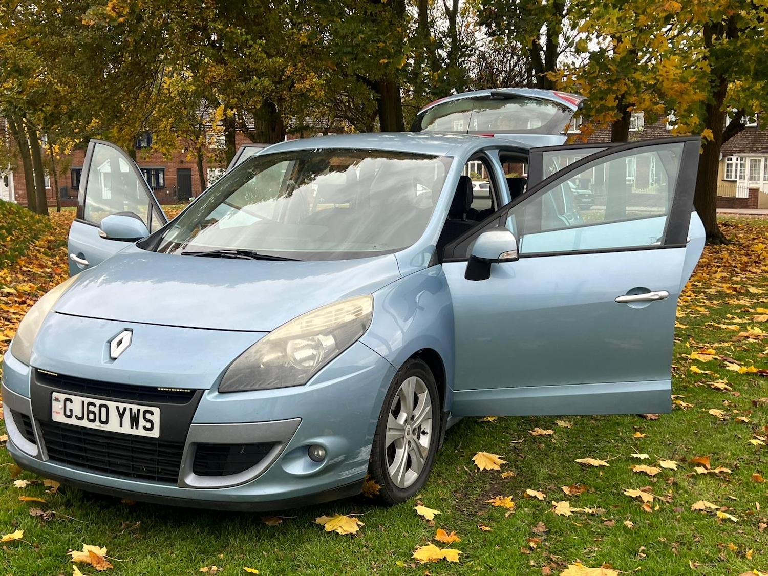 Used Renault Scenic 2010 for sale - 76453128: Photo 35