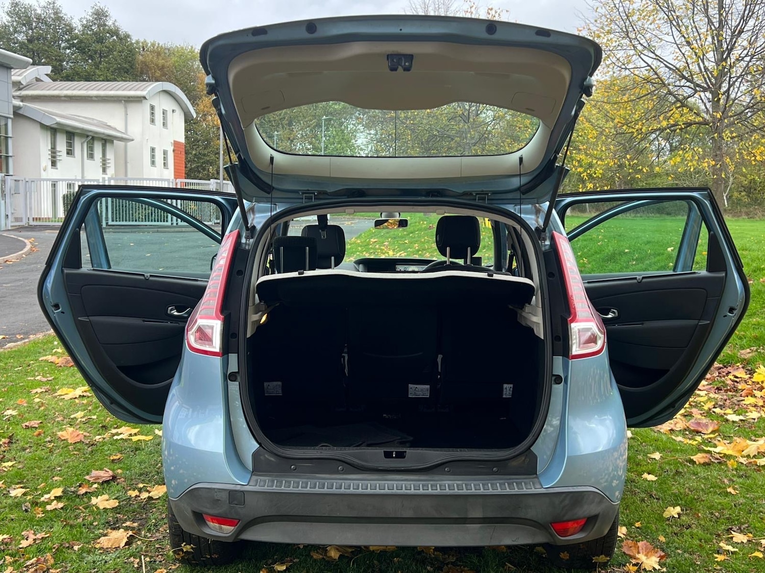 Used Renault Scenic 2010 for sale - 76453128: Photo 37