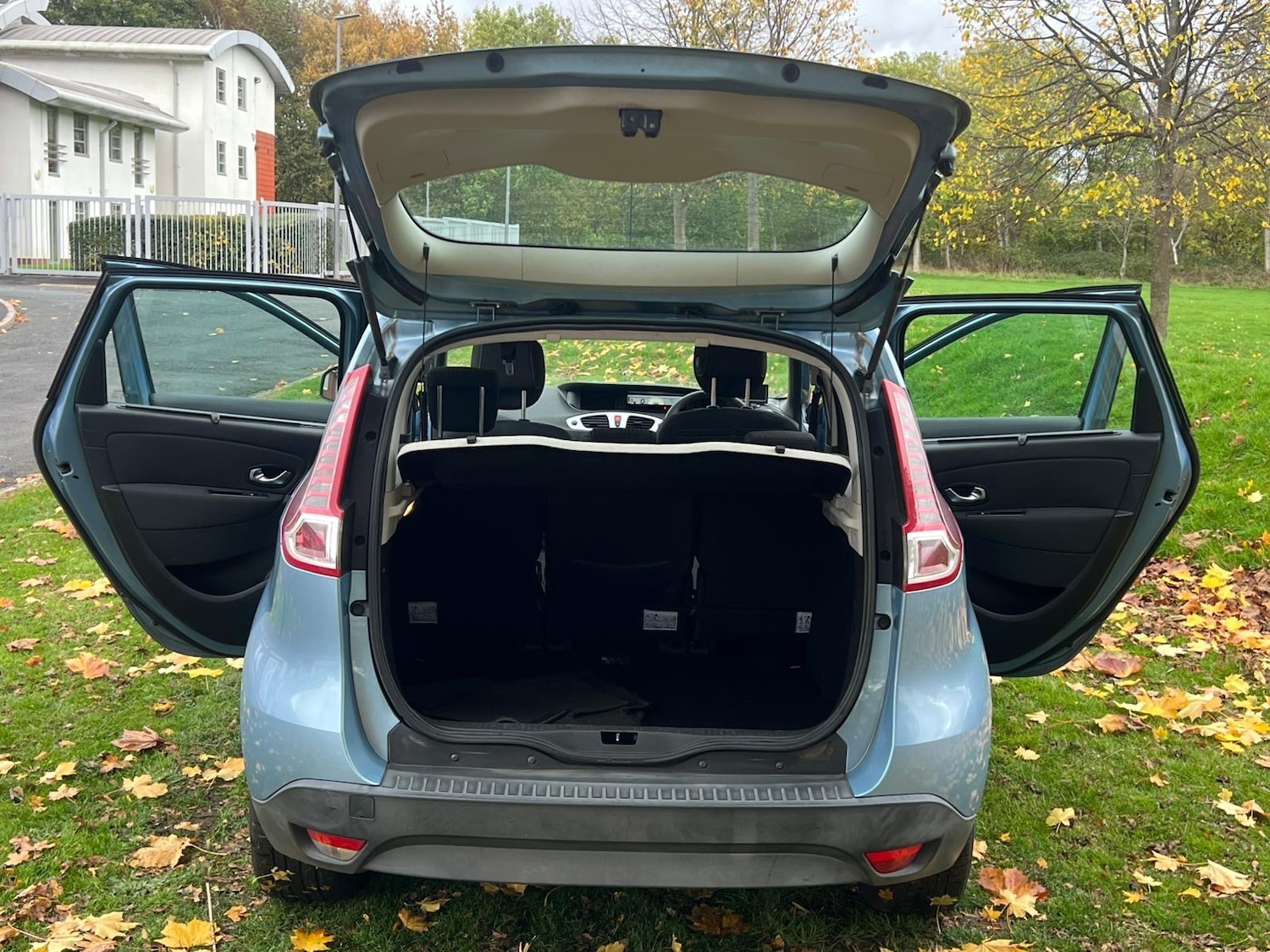 Used Renault Scenic 2010 for sale - 76453128: Photo 39