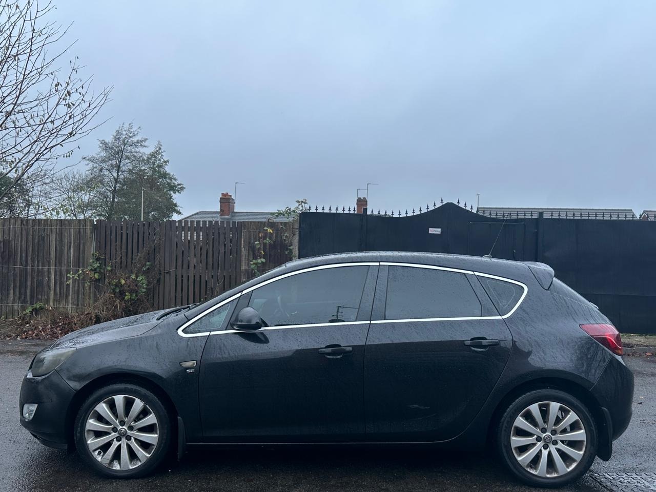 Used Vauxhall Astra 2010 for sale - 76619584: Photo 2