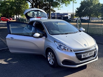 Used Peugeot 208 2017 for sale - 79121301: Photo
