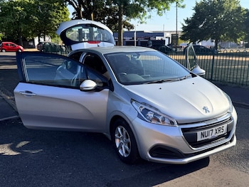Used Peugeot 208 2017 for sale - 79121301: Photo