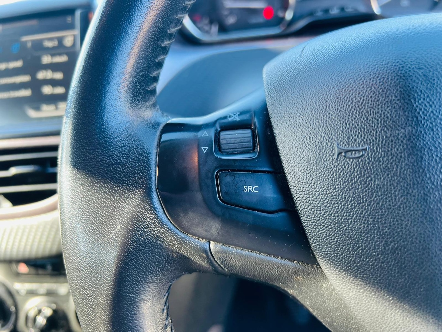 Used Peugeot 2008 2014 for sale - 77551252: Photo 19